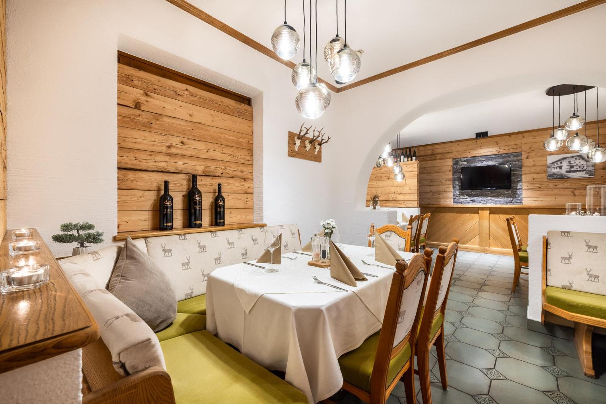 סנט יוהן אים פונגאו Hotel Hubertus מראה חיצוני תמונה